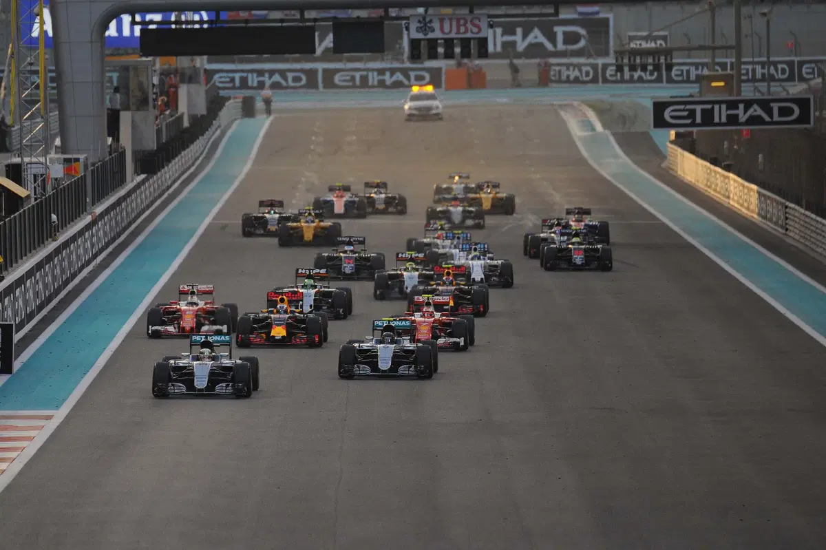 F1, Gp Abu Dhabi 2016: Hamilton vince, ma non basta. Rosberg è campione del mondo (10)