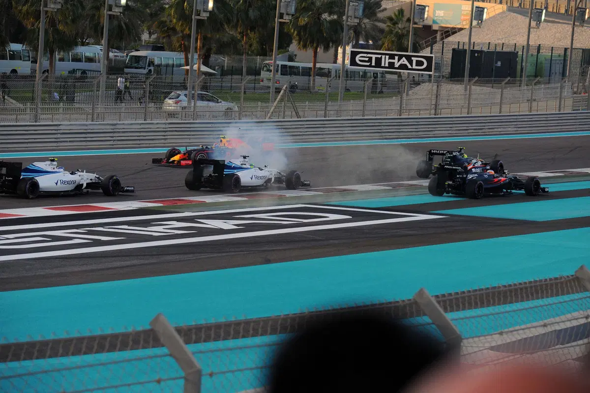 F1, Gp Abu Dhabi 2016: Hamilton vince, ma non basta. Rosberg è campione del mondo (15)