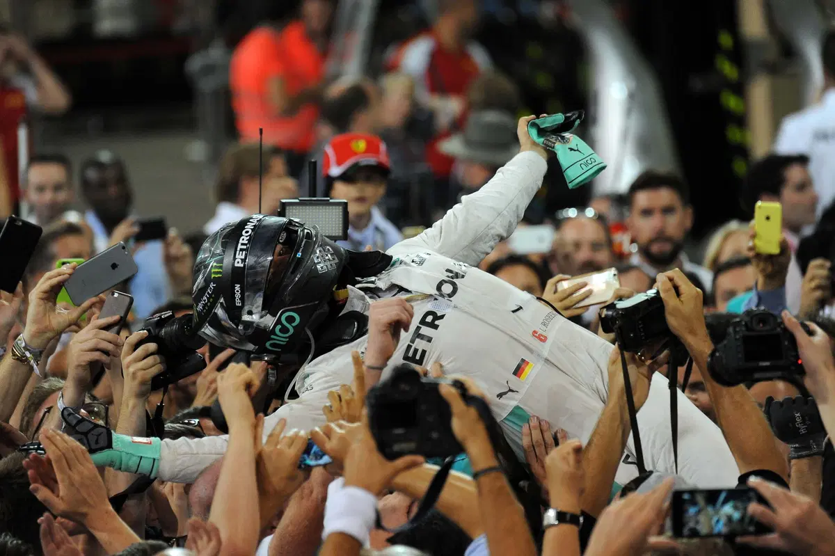 F1, Gp Abu Dhabi 2016: Hamilton vince, ma non basta. Rosberg è campione del mondo (21)