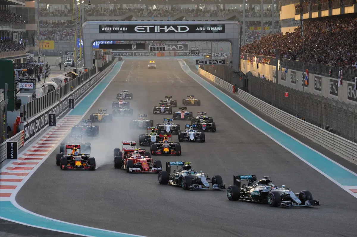 F1, Gp Abu Dhabi 2016: Hamilton vince, ma non basta. Rosberg è campione del mondo (12)