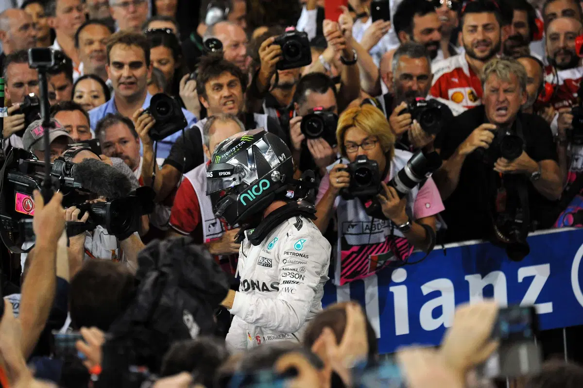 F1, Gp Abu Dhabi 2016: Hamilton vince, ma non basta. Rosberg è campione del mondo (27)