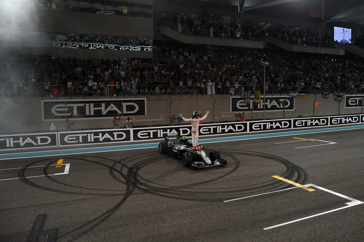 F1, Gp Abu Dhabi 2016: Hamilton vince, ma non basta. Rosberg è campione del mondo (59)