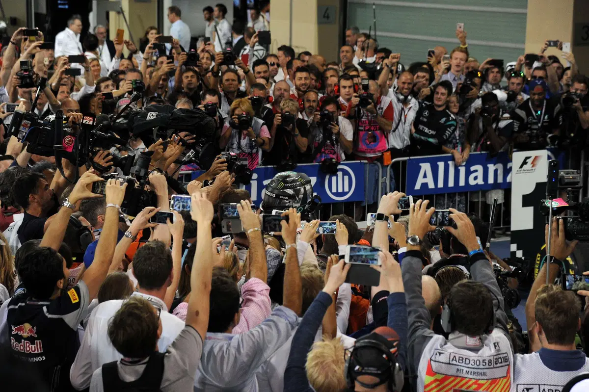 F1, Gp Abu Dhabi 2016: Hamilton vince, ma non basta. Rosberg è campione del mondo (70)