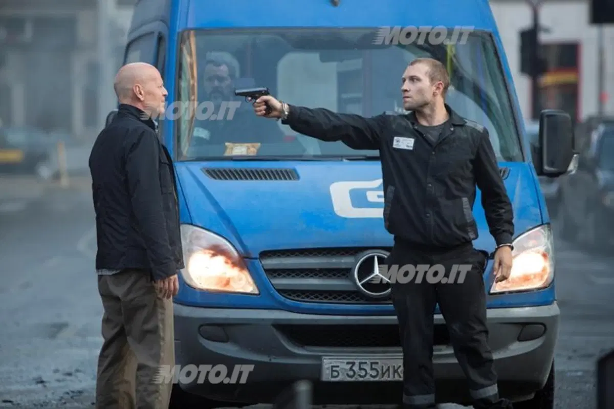 Die Hard - Un buon giorno per morire: 14 Mercedes-Benz per Bruce Willis (5)