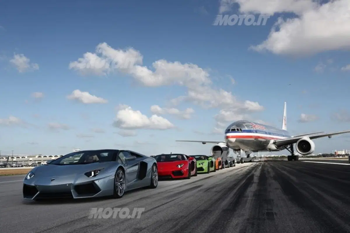 Lamborghini Aventador Roadster: a tutta velocità nell’aeroporto di Miami