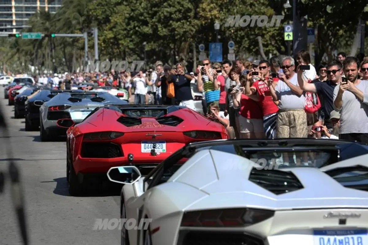 Lamborghini Aventador Roadster: a tutta velocità nell’aeroporto di Miami (3)