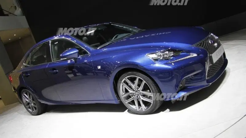 Nuova Lexus IS 300h: i prezzi