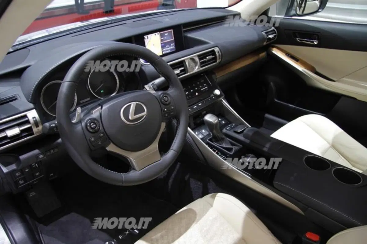 Lexus al Salone di Ginevra 2013 (5)