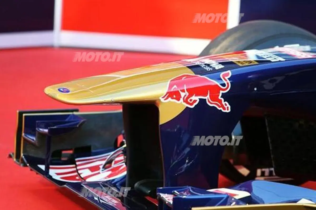 Toro Rosso STR8: presentata la F1 2013 (3)