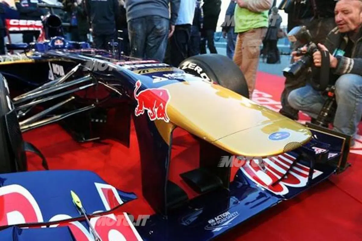Toro Rosso STR8: presentata la F1 2013 (8)