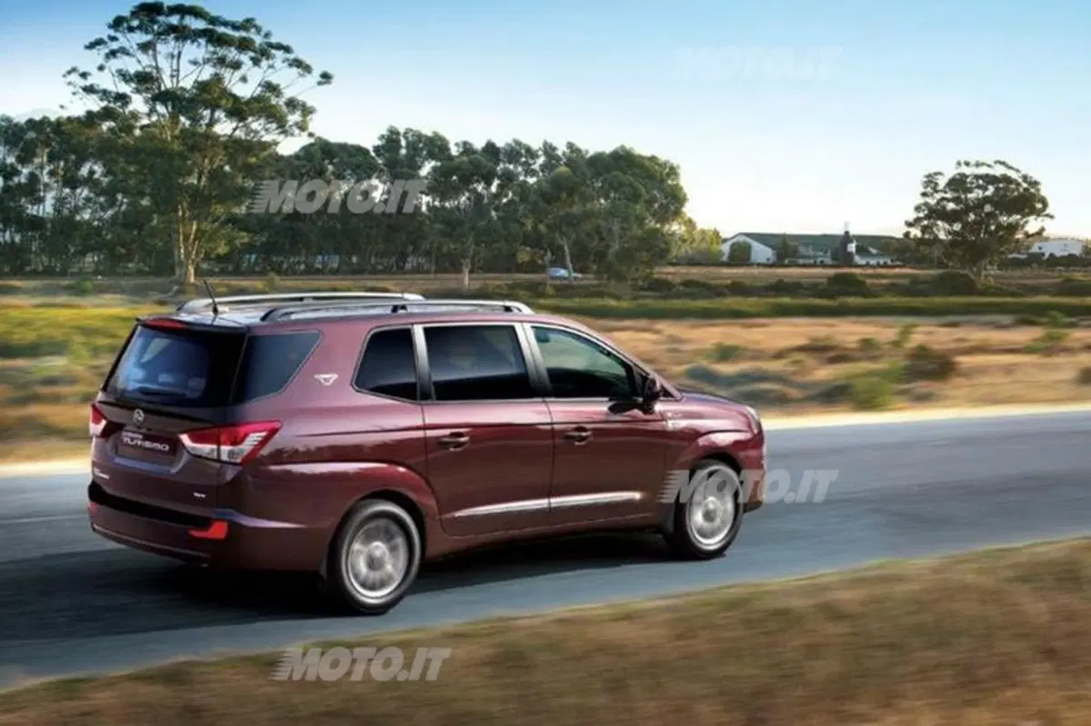 Nuova Ssangyong Rodius (2)