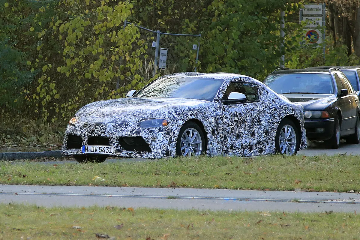 Nuova Toyota Supra 2018: nuove foto spia (2)