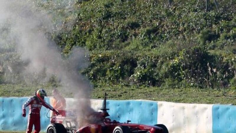 Ferrari F138: in fiamme la vettura di De La Rosa nei test a Jerez