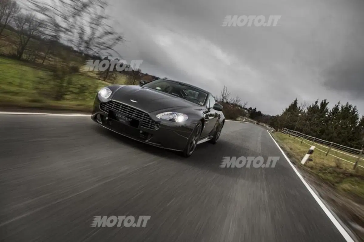 Aston Martin Vantage SP10 (2)
