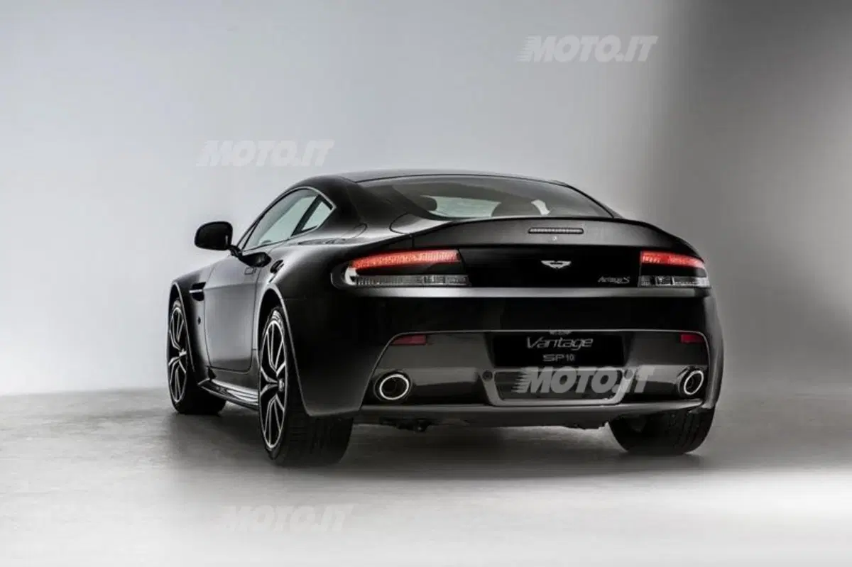Aston Martin Vantage SP10 (4)