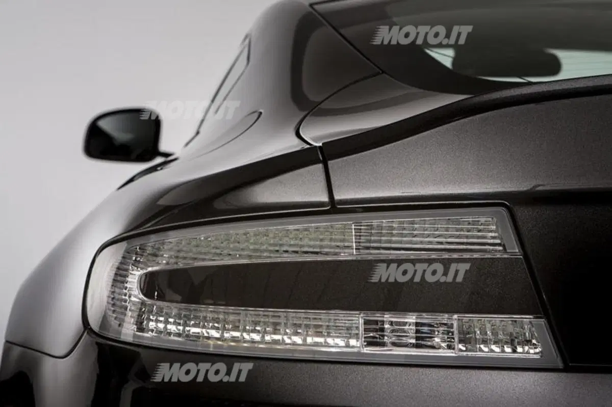 Aston Martin Vantage SP10 (5)