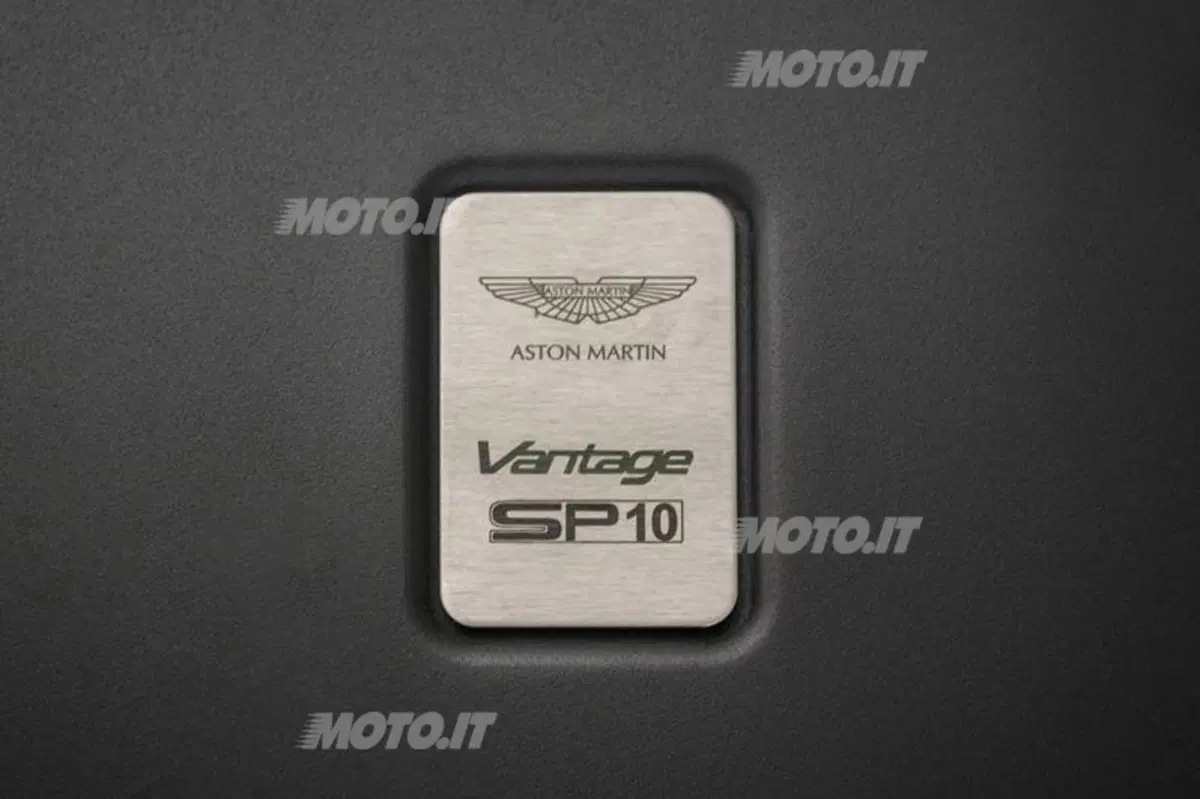 Aston Martin Vantage SP10 (11)
