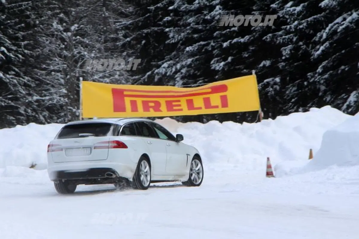 Jaguar XF Sportbrake (11)