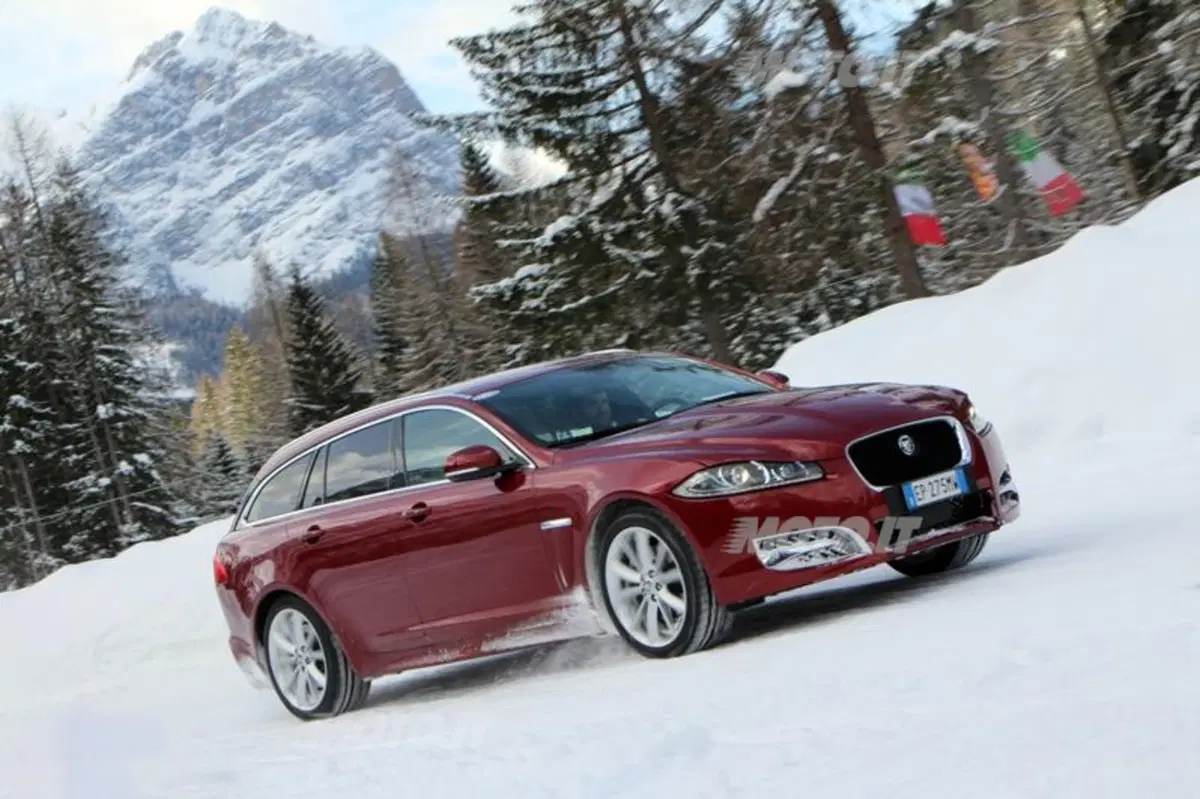 Jaguar XF Sportbrake (14)