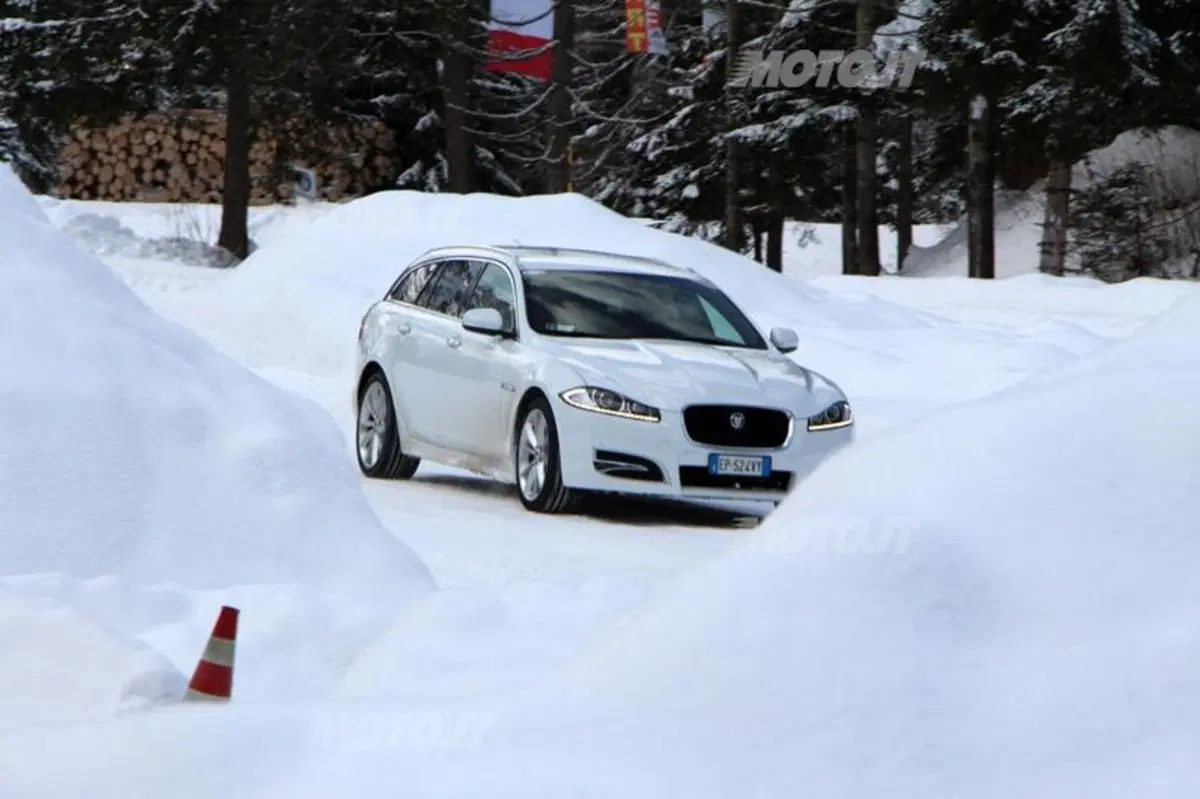 Jaguar XF Sportbrake (16)