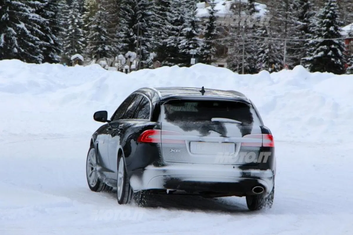 Jaguar XF Sportbrake (22)
