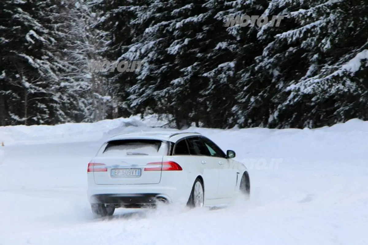 Jaguar XF Sportbrake (23)