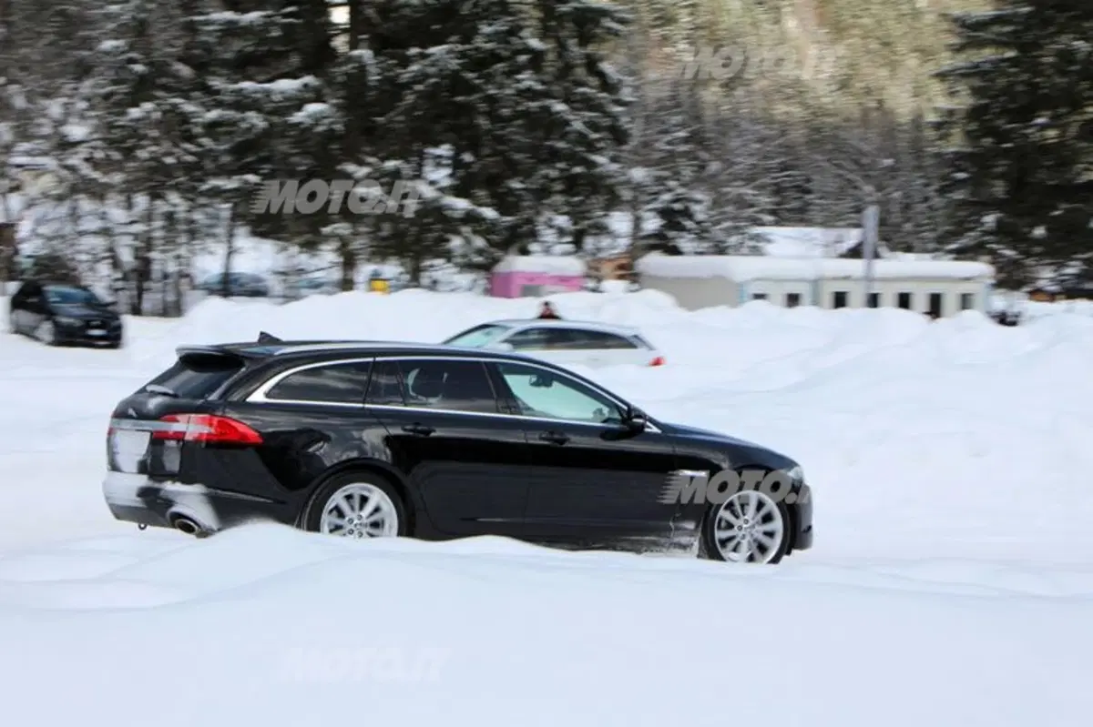 Jaguar XF Sportbrake (24)