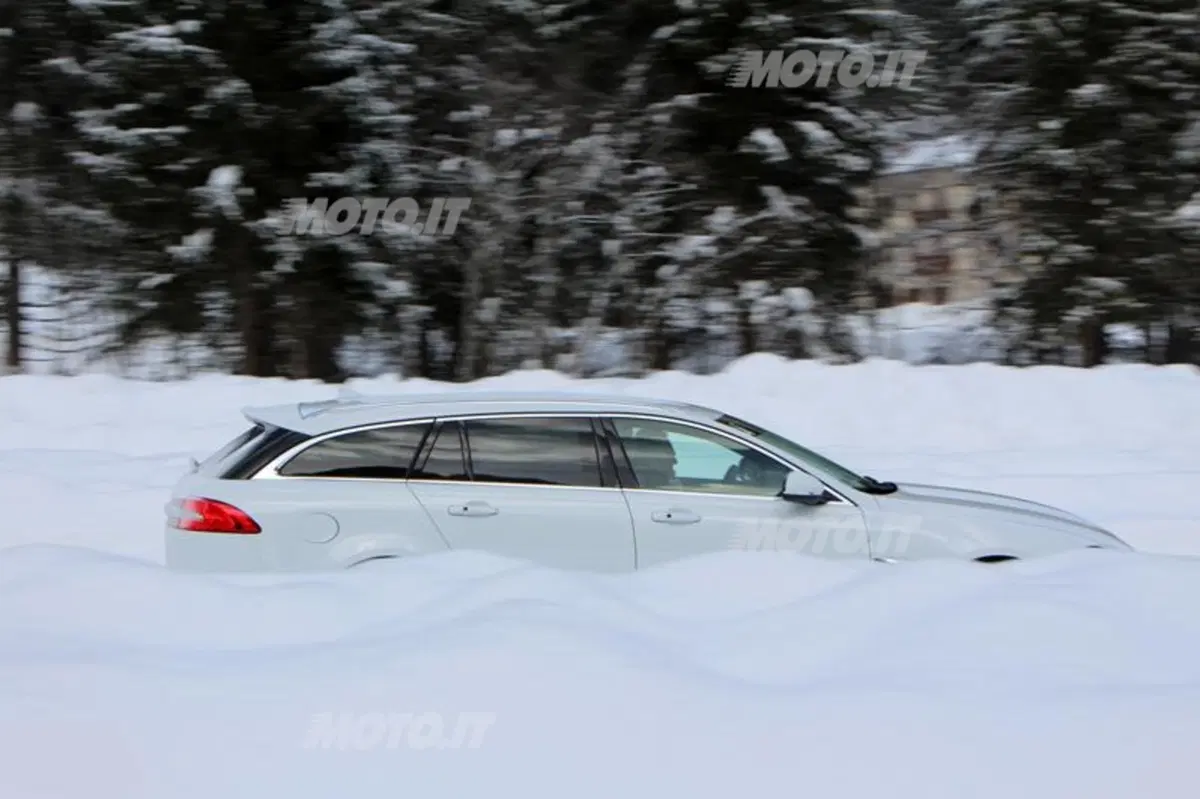 Jaguar XF Sportbrake (28)