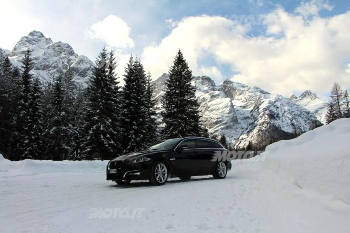 Jaguar XF Sportbrake (32)