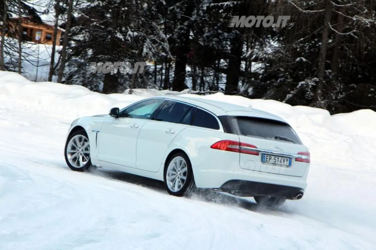 Jaguar XF Sportbrake (37)