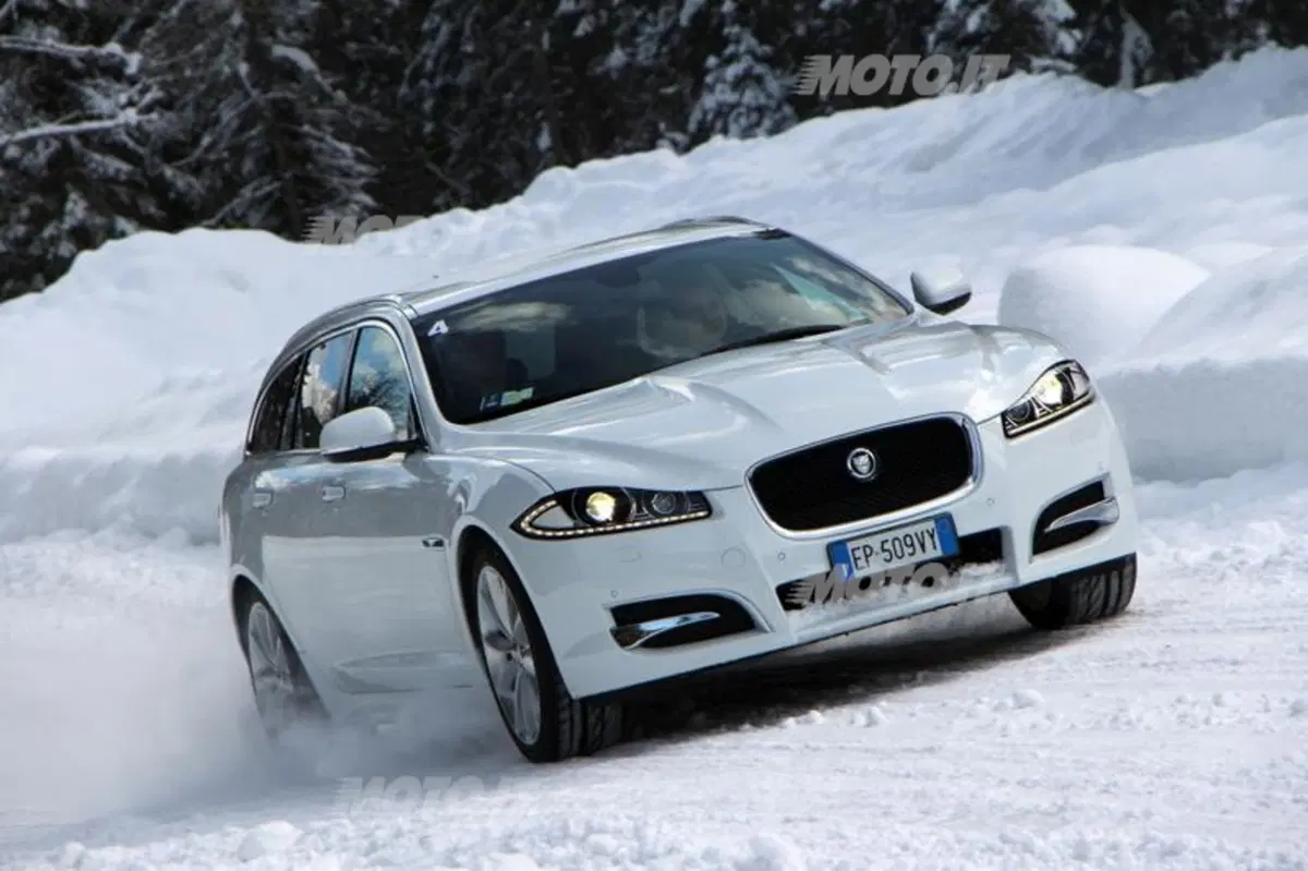 Jaguar XF Sportbrake (38)