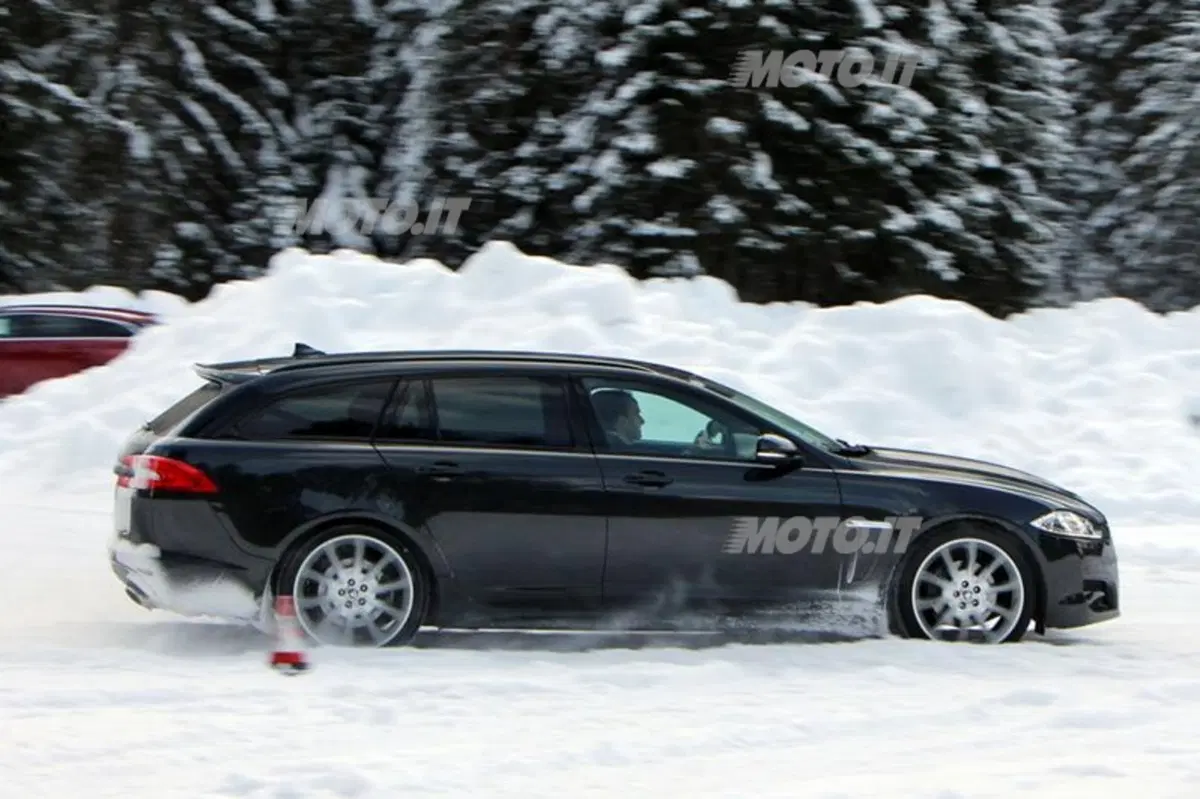 Jaguar XF Sportbrake (40)