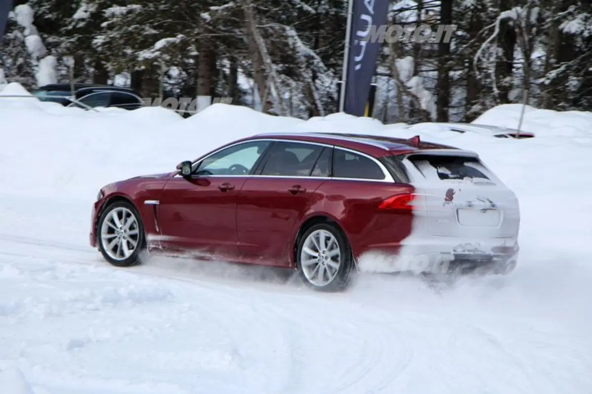Jaguar XF Sportbrake (41)