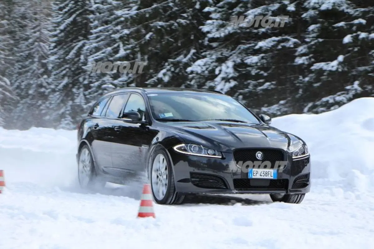 Jaguar XF Sportbrake (43)