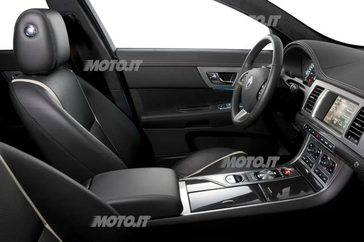 Jaguar XF Sportbrake (60)