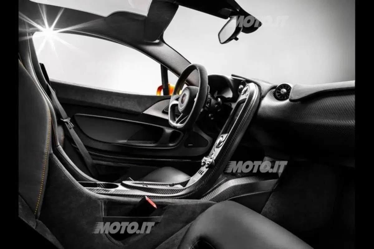 McLaren P1: ecco gli interni (2)
