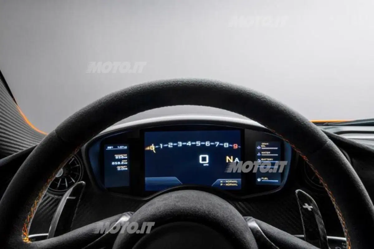 McLaren P1: ecco gli interni (3)