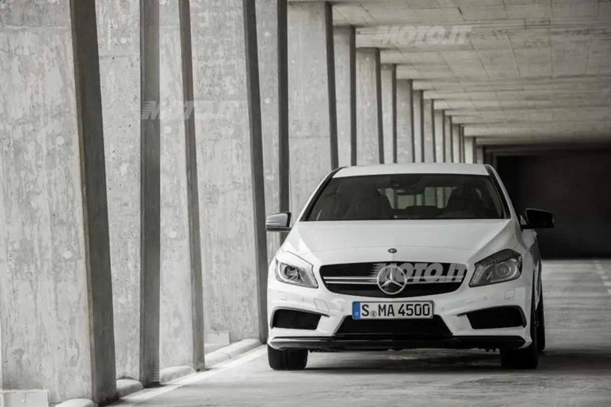 Mercedes-Benz A 45 AMG: 360 CV direttamente da Affalterbach (14)