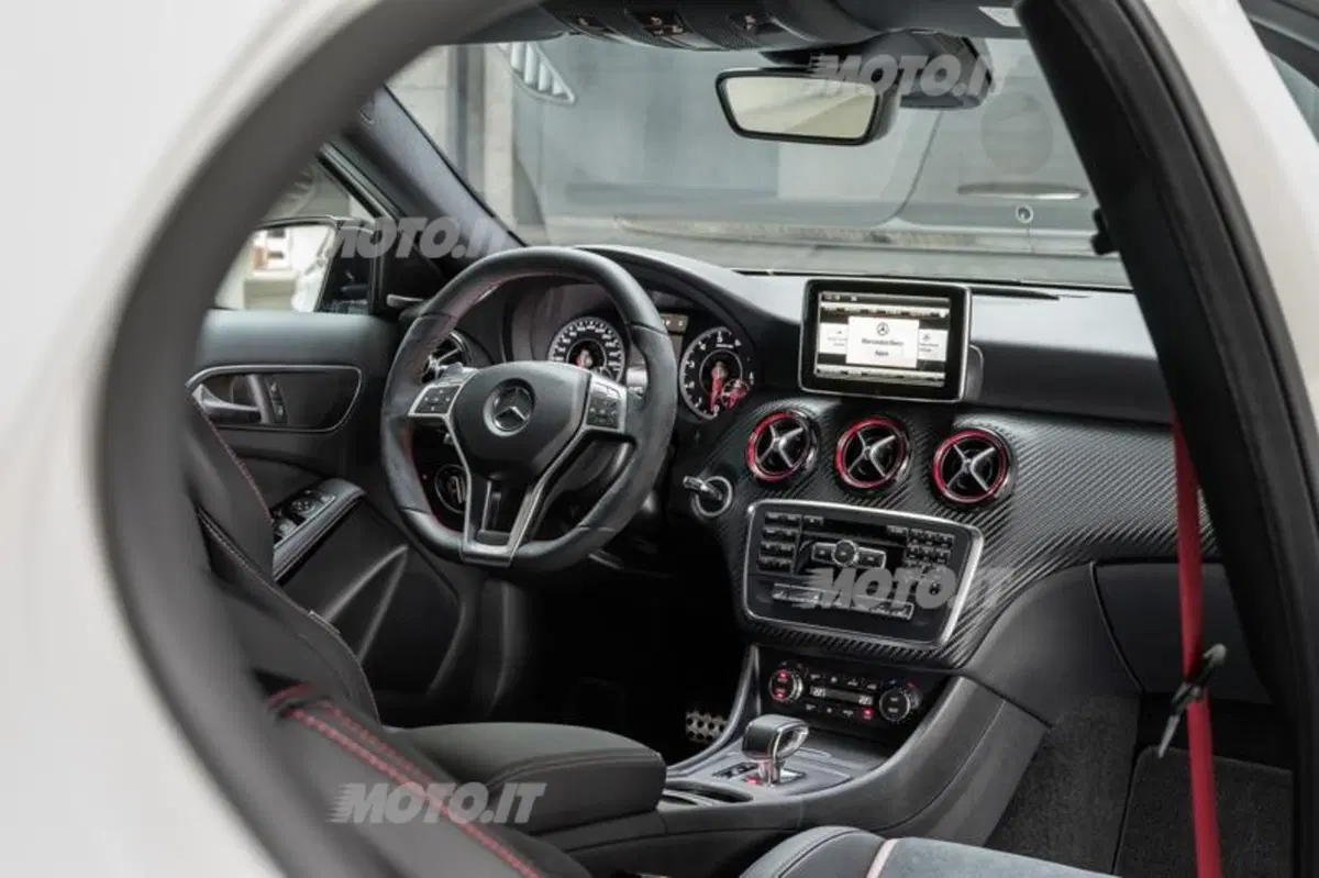 Mercedes-Benz A 45 AMG: 360 CV direttamente da Affalterbach (15)