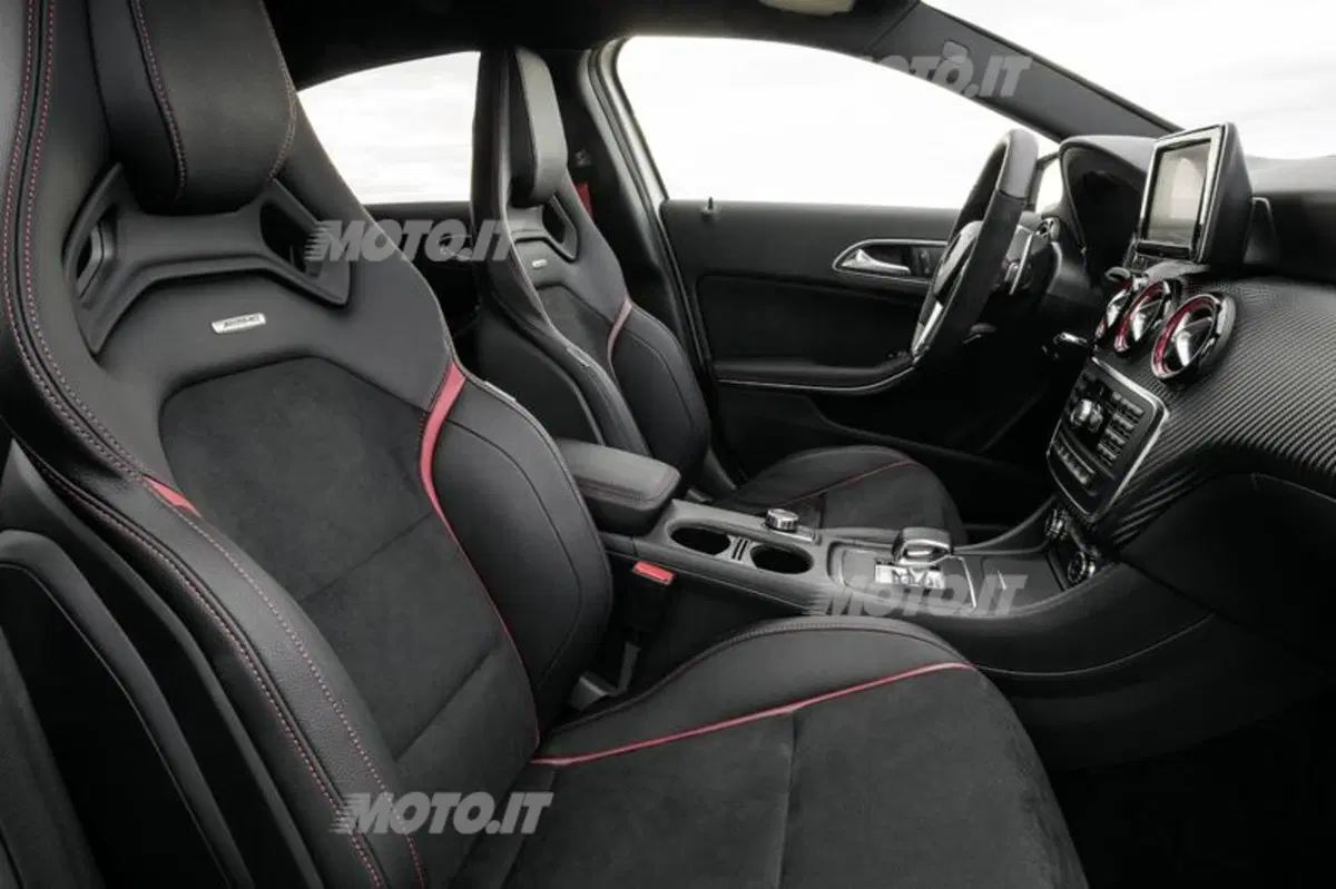 Mercedes-Benz A 45 AMG: 360 CV direttamente da Affalterbach (16)