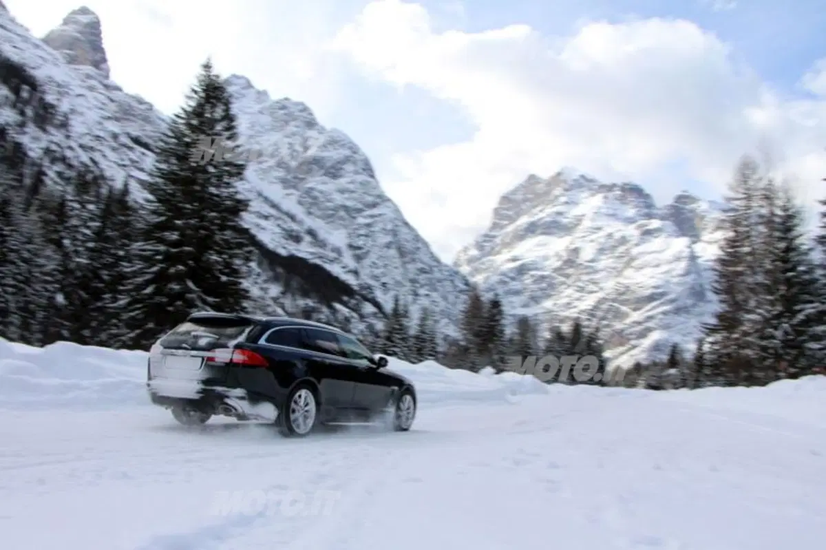 Carlo Rossi: «Con Jaguar XF Sportbrake la trazione posteriore è sicura anche sulla neve» (7)