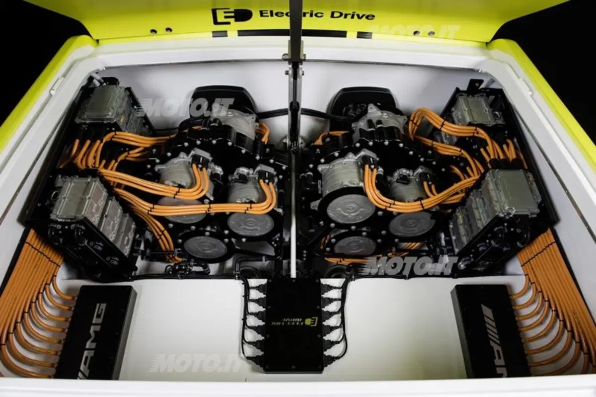 Mercedes-AMG e Cigarette Racing: presentato l’offshore elettrico più potente del mondo (8)