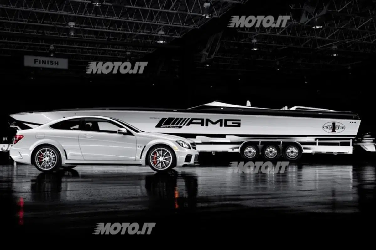 Mercedes-AMG e Cigarette Racing: presentato l’offshore elettrico più potente del mondo (11)