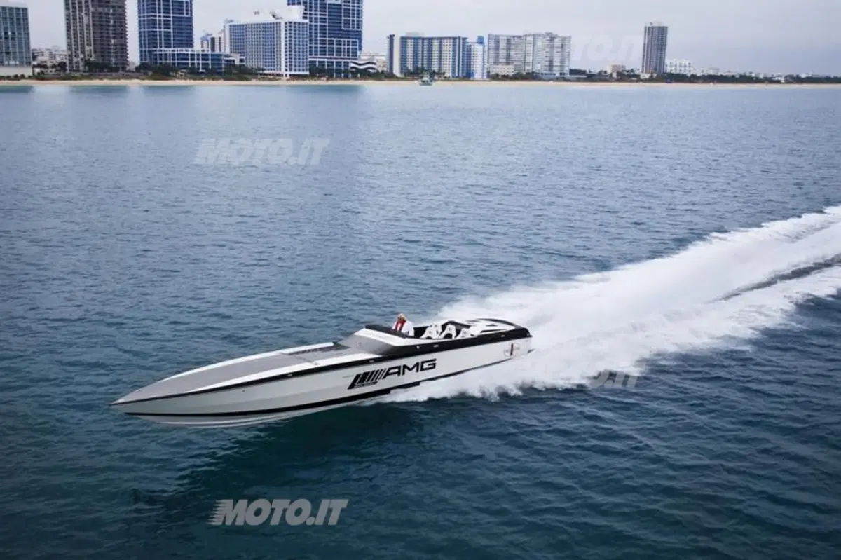 Mercedes-AMG e Cigarette Racing: presentato l’offshore elettrico più potente del mondo (12)