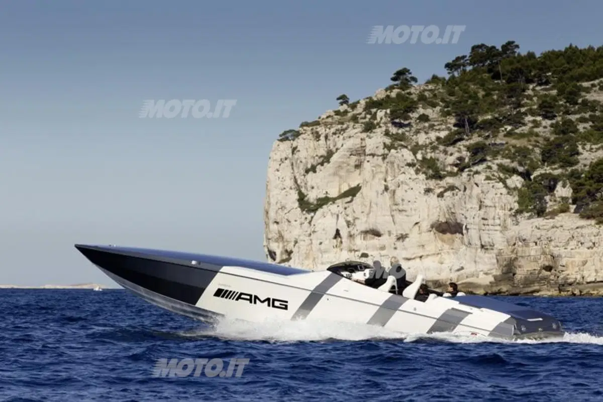 Mercedes-AMG e Cigarette Racing: presentato l’offshore elettrico più potente del mondo (14)