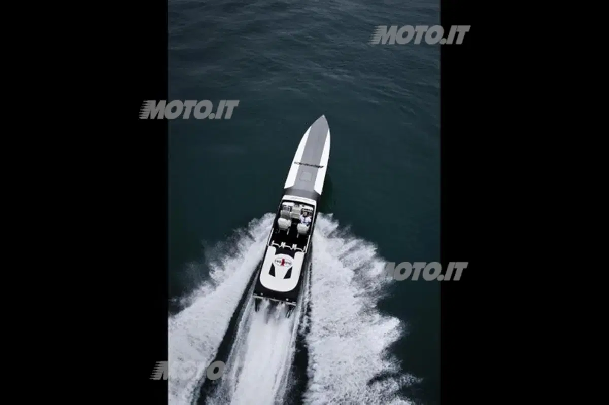 Mercedes-AMG e Cigarette Racing: presentato l’offshore elettrico più potente del mondo (15)