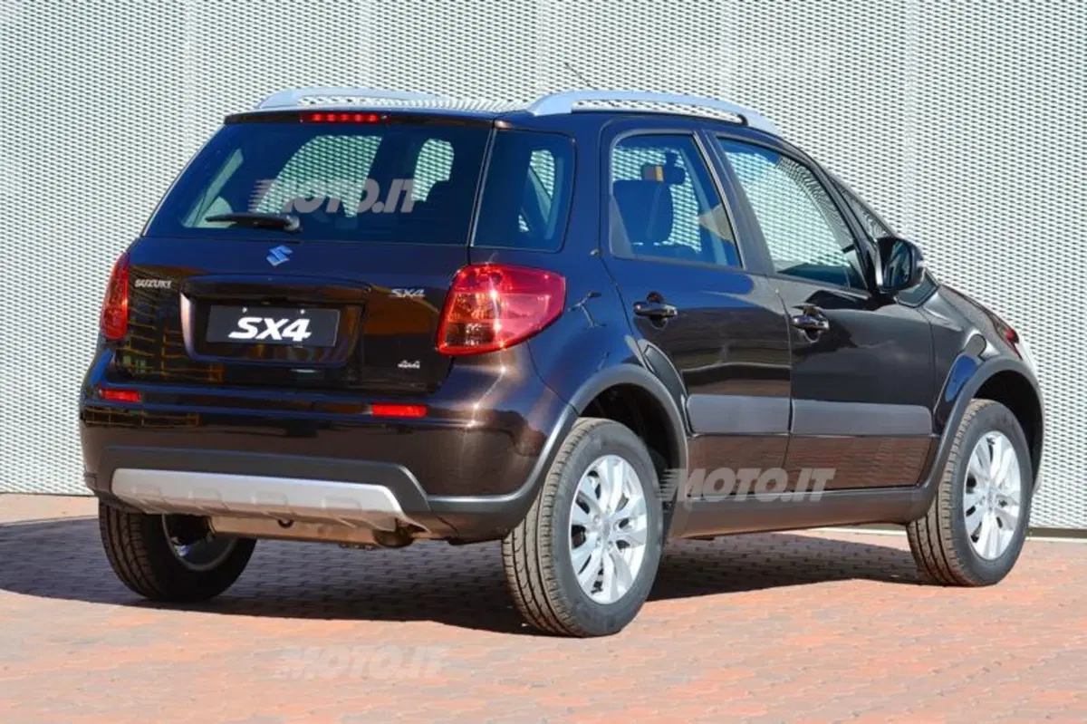 Suzuki SX4: ora anche con gli allestimenti Evolution ed Evolution+ (3)