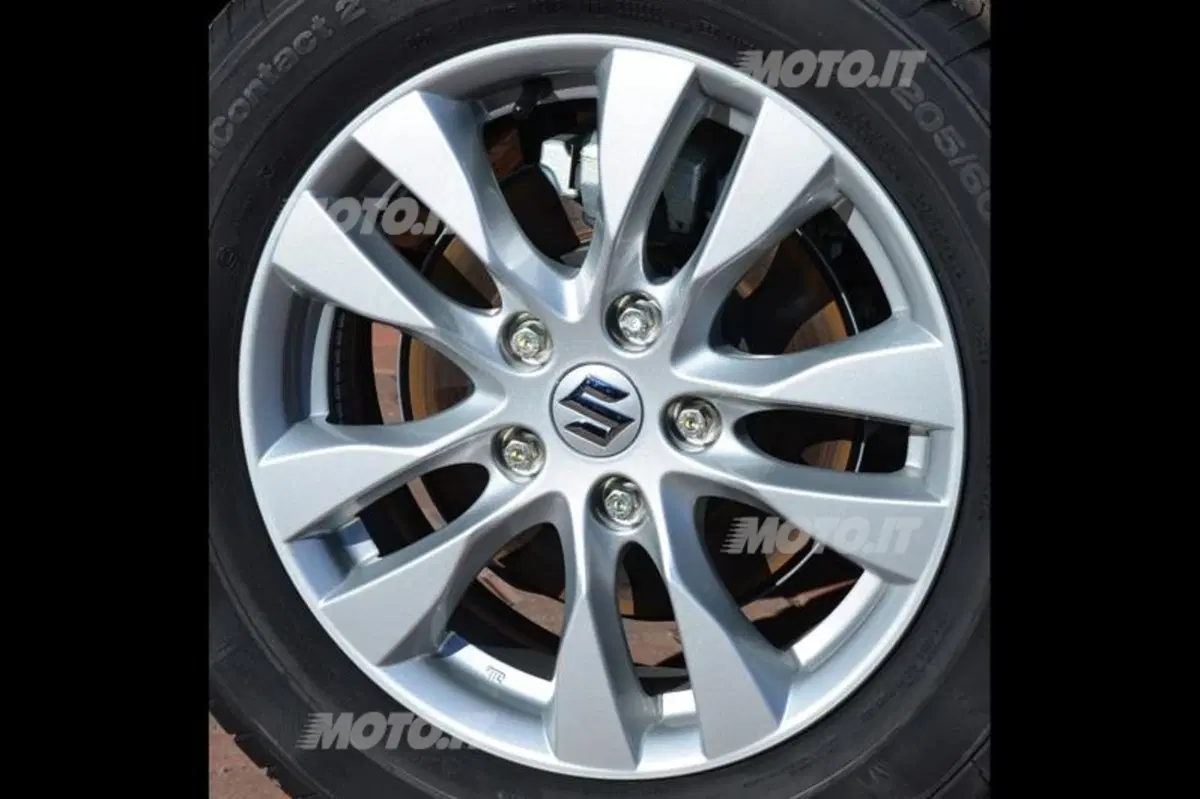 Suzuki SX4: ora anche con gli allestimenti Evolution ed Evolution+ (7)