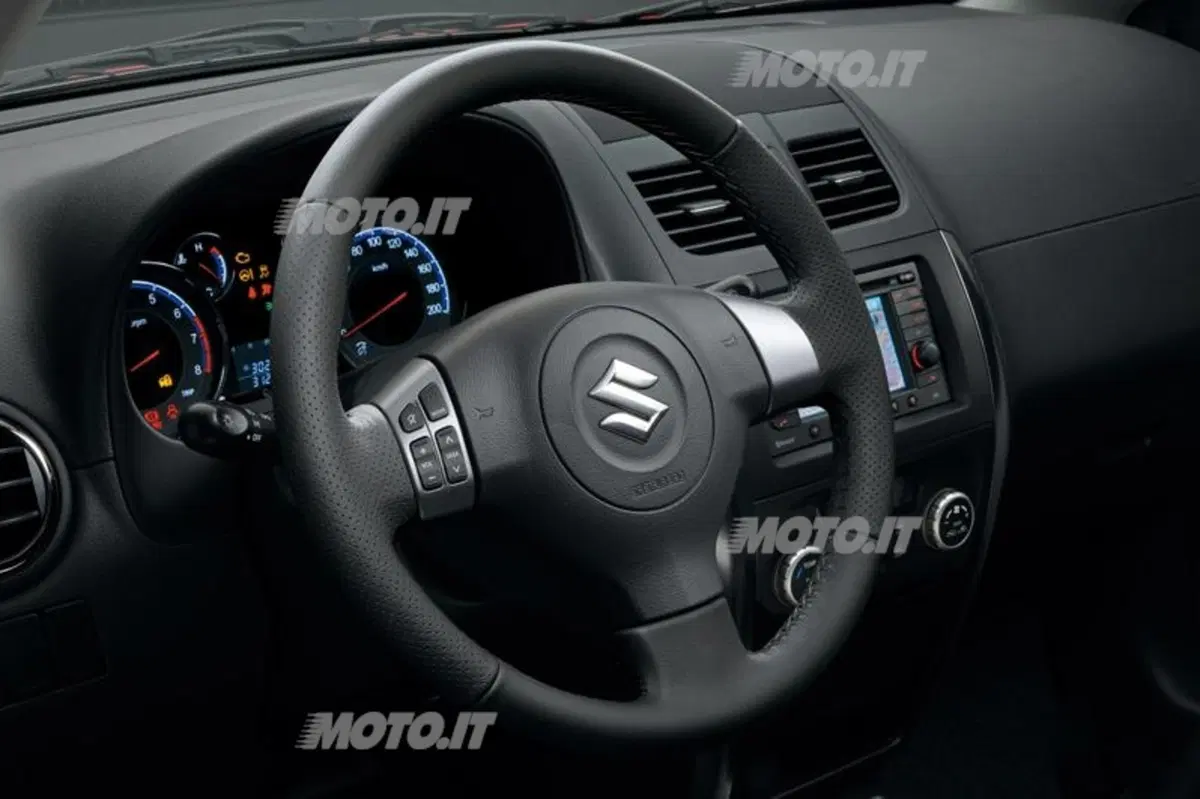 Suzuki SX4: ora anche con gli allestimenti Evolution ed Evolution+ (8)