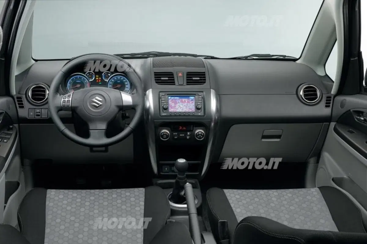 Suzuki SX4: ora anche con gli allestimenti Evolution ed Evolution+ (9)